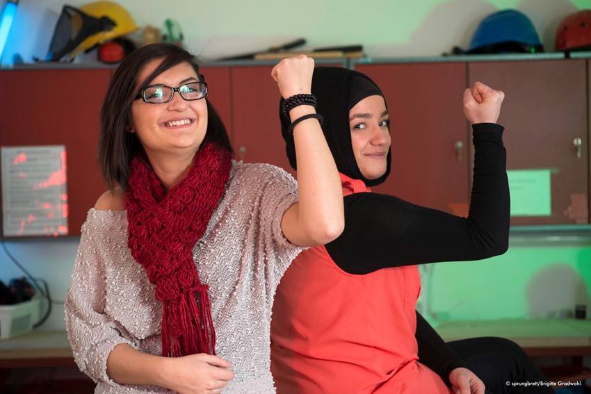 Mädchen In Handwerk Und Technik C Brigitte Gradwohl (1)