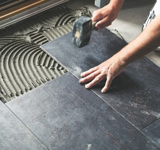 Platten Und Fliesenleger:In